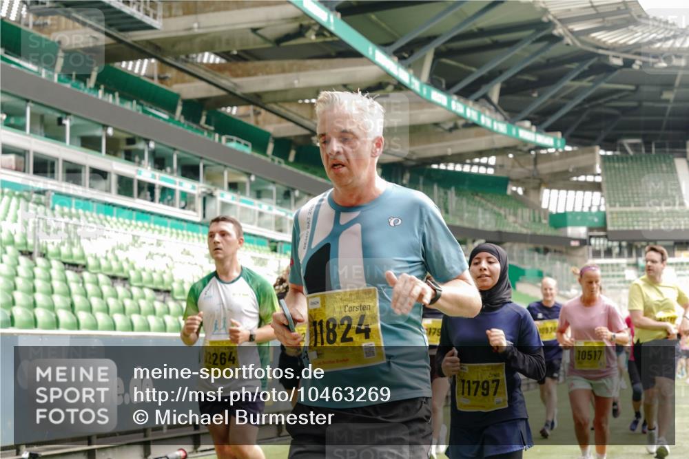 13.09.2026 - 21. swb-Marathon Bremen Michael Burmester http://msf.ph/oto/10463269 13.09.2026 10:34:53 Laufen im Stadion 10018, 10093, 10144, 10147, 10157, 10173, 10175, 10177, 10181, 10185, 10236, 10240, 10245, 10254, 10297, 10309, 10355, 10356, 10367, 10368, 10369, 10377, 10415, 10423, 10427, 10428, 10460, 10485, 10492, 10528, 10559, 10578, 10604, 10636, 10639, 10668, 10669, 10677, 10687, 10691, 10699, 10700, 10715, 10772, 10787, 10788, 10809, 10828, 10857, 10914, 10928, 11126, 11162, 11343, 11803, 11965, 10146, 10222 meine-sportfotos.de