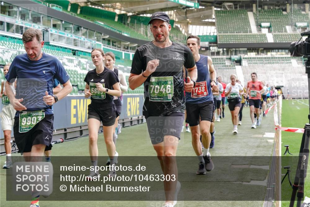 13.09.2026 - 21. swb-Marathon Bremen Michael Burmester http://msf.ph/oto/10463303 13.09.2026 13:12:43 Laufen im Stadion 118, 183, 270, 278, 349, 514, 576, 695, 702, 703, 843, 933, 950, 1005, 1113, 1143, 1226, 1286, 1334, 1426, 1435, 1641, 1849, 1851, 1936, 1952, 1991, 2005, 2248, 2264, 2281, 2299, 2336, 2353, 2375, 2377, 2398, 2426, 2439, 2461, 2478, 2505, 2612, 2659, 2665, 2673, 2684, 2765, 2773, 2792, 2804, 2815, 2816, 2822, 2850, 2860, 2884, 2895, 2907, 2921, 2963, 2966, 2975, 2976, 3016, 3027, 3079, 3082, 3143, 3155, 3253, 3277, 3293, 3308, 3313, 3328, 3349, 3434, 551 meine-sportfotos.de