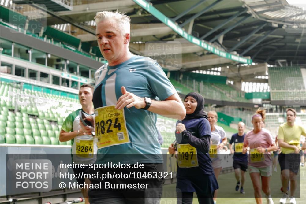 13.09.2026 - 21. swb-Marathon Bremen Michael Burmester http://msf.ph/oto/10463321 13.09.2026 10:34:53 Laufen im Stadion 10018, 10093, 10144, 10147, 10157, 10173, 10175, 10177, 10181, 10185, 10236, 10240, 10245, 10254, 10297, 10309, 10355, 10356, 10367, 10368, 10369, 10377, 10415, 10423, 10427, 10428, 10460, 10485, 10492, 10528, 10559, 10578, 10604, 10636, 10639, 10668, 10669, 10677, 10687, 10691, 10699, 10700, 10715, 10772, 10787, 10788, 10809, 10828, 10857, 10914, 10928, 11126, 11162, 11343, 11803, 11965, 10146, 10222 meine-sportfotos.de