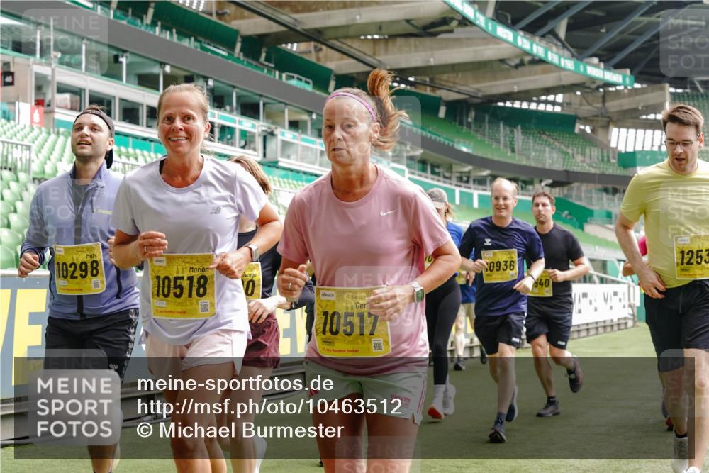 13.09.2026 - 21. swb-Marathon Bremen Michael Burmester http://msf.ph/oto/10463512 13.09.2026 10:34:55 Laufen im Stadion 10018, 10093, 10144, 10147, 10157, 10173, 10175, 10177, 10181, 10182, 10185, 10236, 10240, 10245, 10254, 10297, 10309, 10355, 10356, 10367, 10368, 10369, 10377, 10415, 10423, 10427, 10428, 10460, 10485, 10492, 10528, 10559, 10578, 10604, 10617, 10636, 10639, 10668, 10669, 10677, 10687, 10691, 10699, 10700, 10715, 10772, 10787, 10788, 10809, 10828, 10857, 10914, 10928, 11126, 11162, 11343, 11803, 11965, 10146, 10222 meine-sportfotos.de