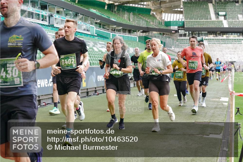 13.09.2026 - 21. swb-Marathon Bremen Michael Burmester http://msf.ph/oto/10463520 13.09.2026 13:12:46 Laufen im Stadion 118, 183, 270, 278, 349, 514, 576, 600, 695, 702, 703, 843, 933, 950, 1005, 1113, 1143, 1226, 1286, 1334, 1426, 1435, 1641, 1849, 1851, 1936, 1952, 1991, 2005, 2248, 2264, 2281, 2336, 2353, 2375, 2377, 2398, 2426, 2439, 2461, 2478, 2505, 2612, 2659, 2665, 2673, 2684, 2765, 2773, 2792, 2804, 2815, 2816, 2822, 2850, 2860, 2884, 2895, 2907, 2921, 2963, 2966, 2972, 2975, 2976, 3016, 3027, 3079, 3082, 3143, 3155, 3253, 3277, 3293, 3308, 3313, 3328, 3349, 3434 meine-sportfotos.de