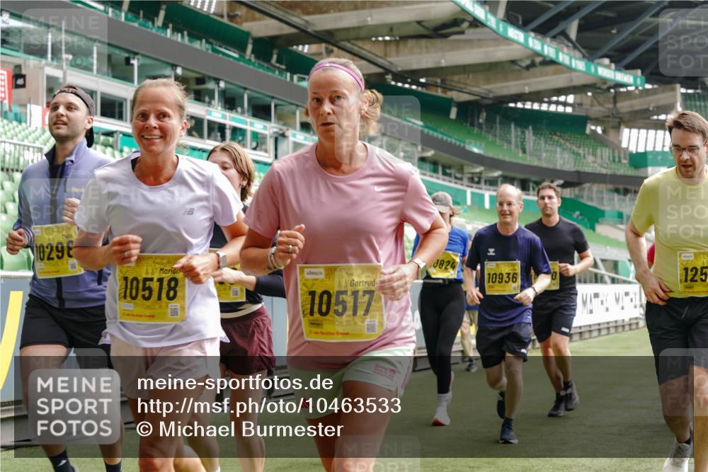13.09.2026 - 21. swb-Marathon Bremen Michael Burmester http://msf.ph/oto/10463533 13.09.2026 10:34:55 Laufen im Stadion 10018, 10093, 10144, 10147, 10157, 10173, 10175, 10177, 10181, 10182, 10185, 10236, 10240, 10245, 10254, 10297, 10309, 10355, 10356, 10367, 10368, 10369, 10377, 10415, 10423, 10427, 10428, 10460, 10485, 10492, 10528, 10559, 10578, 10604, 10617, 10636, 10639, 10668, 10669, 10677, 10687, 10691, 10699, 10700, 10715, 10772, 10787, 10788, 10809, 10828, 10857, 10914, 10928, 11126, 11162, 11343, 11803, 11965, 10146, 10222 meine-sportfotos.de