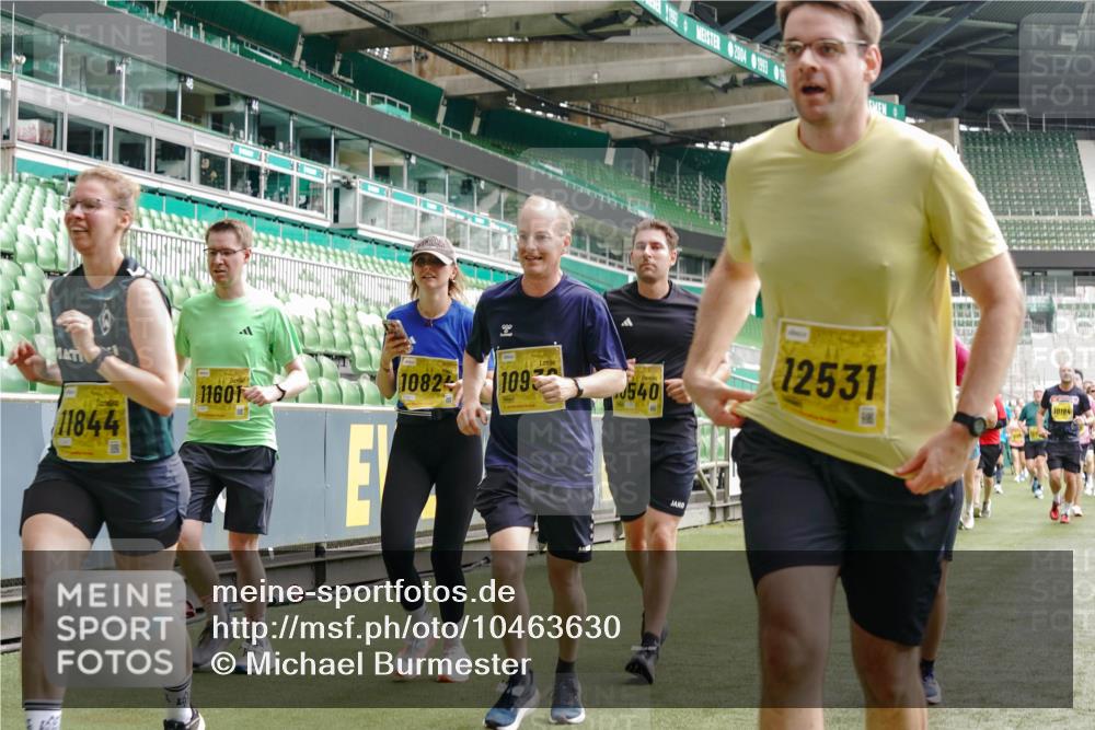 13.09.2026 - 21. swb-Marathon Bremen Michael Burmester http://msf.ph/oto/10463630 13.09.2026 10:34:56 Laufen im Stadion 10018, 10093, 10144, 10147, 10157, 10173, 10175, 10177, 10181, 10182, 10185, 10236, 10240, 10245, 10254, 10297, 10309, 10355, 10356, 10367, 10368, 10369, 10377, 10415, 10423, 10427, 10428, 10460, 10477, 10485, 10492, 10528, 10559, 10578, 10604, 10617, 10636, 10639, 10668, 10669, 10677, 10687, 10691, 10699, 10700, 10715, 10772, 10787, 10788, 10809, 10828, 10857, 10914, 10928, 11126, 11162, 11343, 11803, 11965, 10146, 10222 meine-sportfotos.de