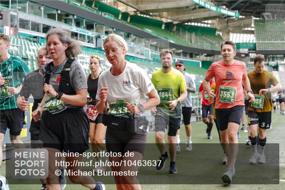 13.09.2026 - 21. swb-Marathon Bremen Michael Burmester http://msf.ph/oto/10463637 13.09.2026 13:12:48 Laufen im Stadion 118, 183, 270, 278, 349, 514, 576, 600, 695, 702, 703, 843, 933, 950, 1005, 1113, 1143, 1226, 1286, 1334, 1426, 1435, 1596, 1641, 1849, 1851, 1936, 1952, 1991, 2005, 2248, 2264, 2281, 2336, 2353, 2375, 2377, 2398, 2426, 2439, 2461, 2478, 2505, 2612, 2659, 2665, 2673, 2684, 2765, 2773, 2792, 2804, 2815, 2816, 2822, 2850, 2860, 2884, 2895, 2907, 2921, 2963, 2966, 2972, 2975, 2976, 3016, 3027, 3079, 3082, 3143, 3155, 3253, 3277, 3293, 3308, 3313, 3328, 3349, 3434 meine-sportfotos.de