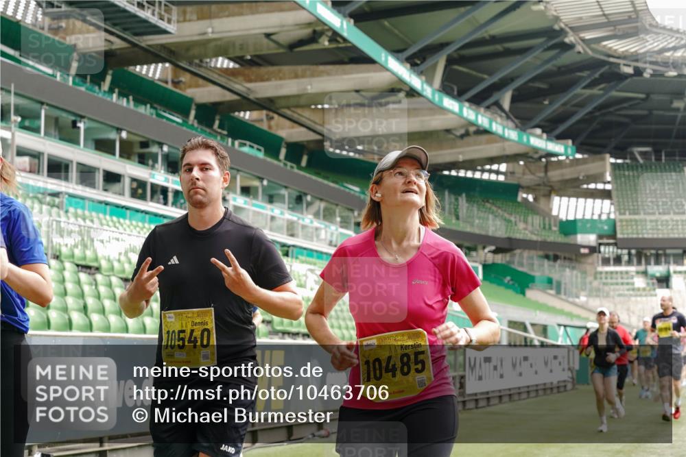 13.09.2026 - 21. swb-Marathon Bremen Michael Burmester http://msf.ph/oto/10463706 13.09.2026 10:34:58 Laufen im Stadion 10018, 10093, 10144, 10147, 10157, 10173, 10175, 10177, 10181, 10182, 10185, 10195, 10236, 10240, 10245, 10254, 10297, 10309, 10355, 10356, 10367, 10368, 10369, 10377, 10409, 10415, 10423, 10427, 10428, 10460, 10477, 10485, 10492, 10528, 10559, 10578, 10604, 10617, 10636, 10639, 10668, 10669, 10677, 10691, 10699, 10700, 10715, 10772, 10787, 10809, 10828, 10857, 10914, 10928, 11126, 11162, 11343, 11803, 11965, 10146, 10222 meine-sportfotos.de