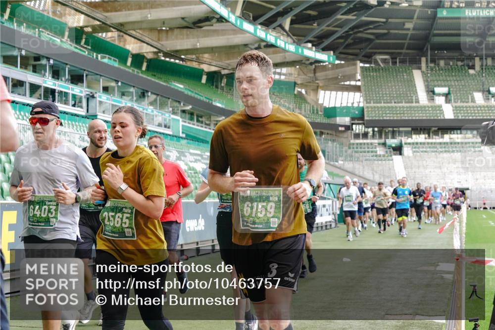 13.09.2026 - 21. swb-Marathon Bremen Michael Burmester http://msf.ph/oto/10463757 13.09.2026 13:12:50 Laufen im Stadion 118, 183, 270, 278, 349, 514, 576, 600, 695, 702, 703, 843, 933, 950, 1005, 1113, 1143, 1226, 1286, 1334, 1426, 1435, 1596, 1641, 1849, 1851, 1936, 1952, 1991, 2005, 2079, 2248, 2264, 2281, 2336, 2353, 2375, 2377, 2398, 2426, 2439, 2461, 2478, 2505, 2612, 2659, 2665, 2673, 2684, 2765, 2773, 2792, 2804, 2815, 2816, 2822, 2850, 2860, 2884, 2895, 2907, 2921, 2963, 2966, 2972, 2975, 2976, 3016, 3027, 3079, 3082, 3143, 3155, 3253, 3277, 3293, 3308, 3313, 3328, 3349, 3434 meine-sportfotos.de