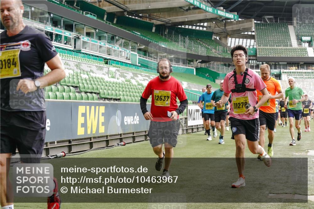 13.09.2026 - 21. swb-Marathon Bremen Michael Burmester http://msf.ph/oto/10463967 13.09.2026 10:35:03 Laufen im Stadion 10018, 10093, 10144, 10147, 10157, 10173, 10175, 10177, 10181, 10182, 10185, 10195, 10240, 10245, 10254, 10297, 10309, 10355, 10356, 10367, 10368, 10369, 10377, 10409, 10415, 10427, 10428, 10460, 10477, 10485, 10492, 10528, 10559, 10578, 10604, 10617, 10636, 10639, 10668, 10669, 10677, 10691, 10699, 10700, 10715, 10772, 10787, 10828, 10857, 10914, 10928, 11126, 11162, 11343, 11803, 11965, 10146, 10222 meine-sportfotos.de