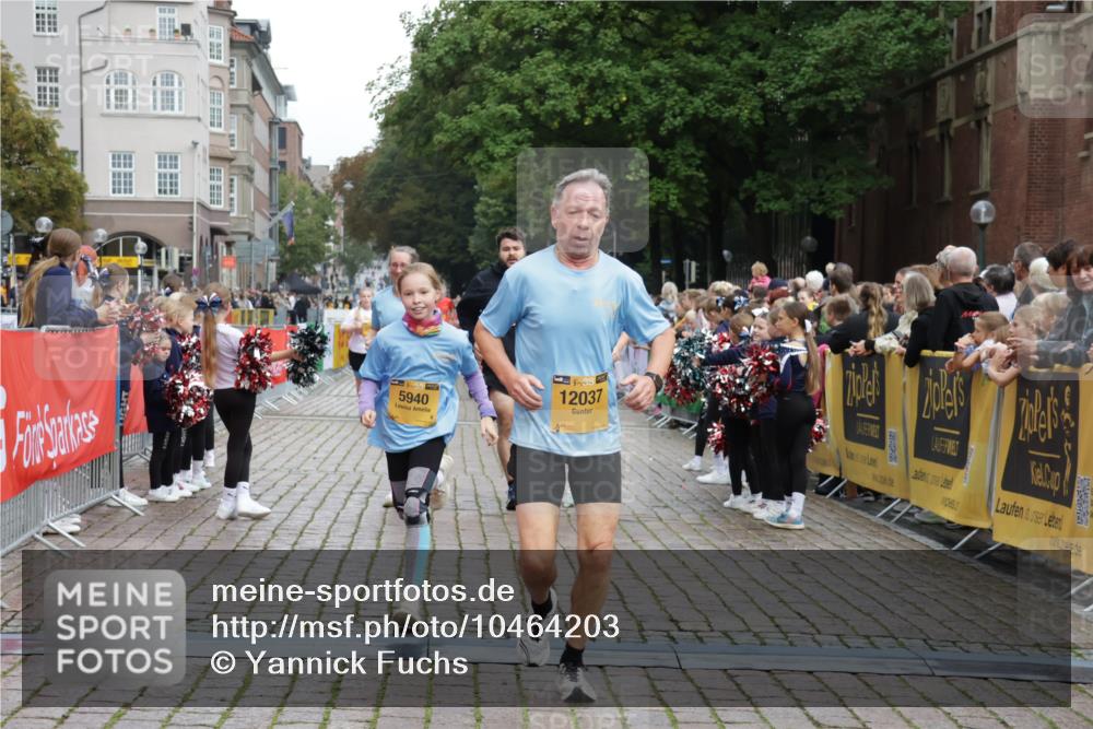 13.09.2026 - Kiel Lauf Yannick Fuchs http://msf.ph/oto/10464203 13.09.2026 09:56:29 Ziel 791, 2949, 5654, 5940, 6968, 8102, 9115, 10230, 12037, 50, 51, 1176, 1961, 3228, 3229, 4388, 5056, 6172, 6515, 8521, 8832, 10248, 10267, 10787, 11357, 11385, 11790, 11886, 12735, 12736, 12752, 1746, 1774, 2655, 4641, 4643, 5938, 7509, 7548, 10206, 12072, 1589, 2227, 4121, 4174, 5056, 8248, 8521, 8976, 9399, 12463 meine-sportfotos.de