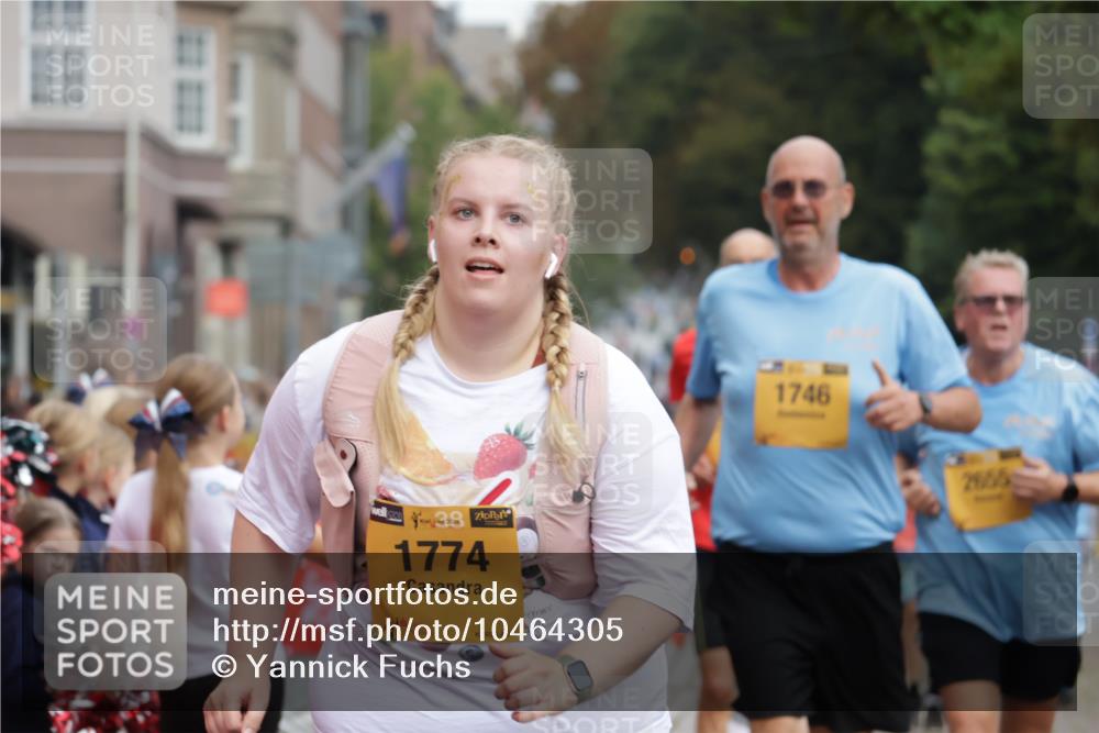 13.09.2026 - Kiel Lauf Yannick Fuchs http://msf.ph/oto/10464305 13.09.2026 09:56:38 Ziel 791, 1746, 1774, 2655, 5654, 8102, 10206, 10230, 12072, 50, 51, 791, 1961, 2949, 3228, 3229, 4388, 5940, 6172, 6515, 6968, 8832, 9115, 10787, 11357, 11385, 11790, 12037, 12735, 12736, 12752, 3684, 4641, 4643, 5938, 7509, 7548, 8599, 8824, 9692, 1176, 4388, 5056, 8521, 10248, 10267, 11886 meine-sportfotos.de