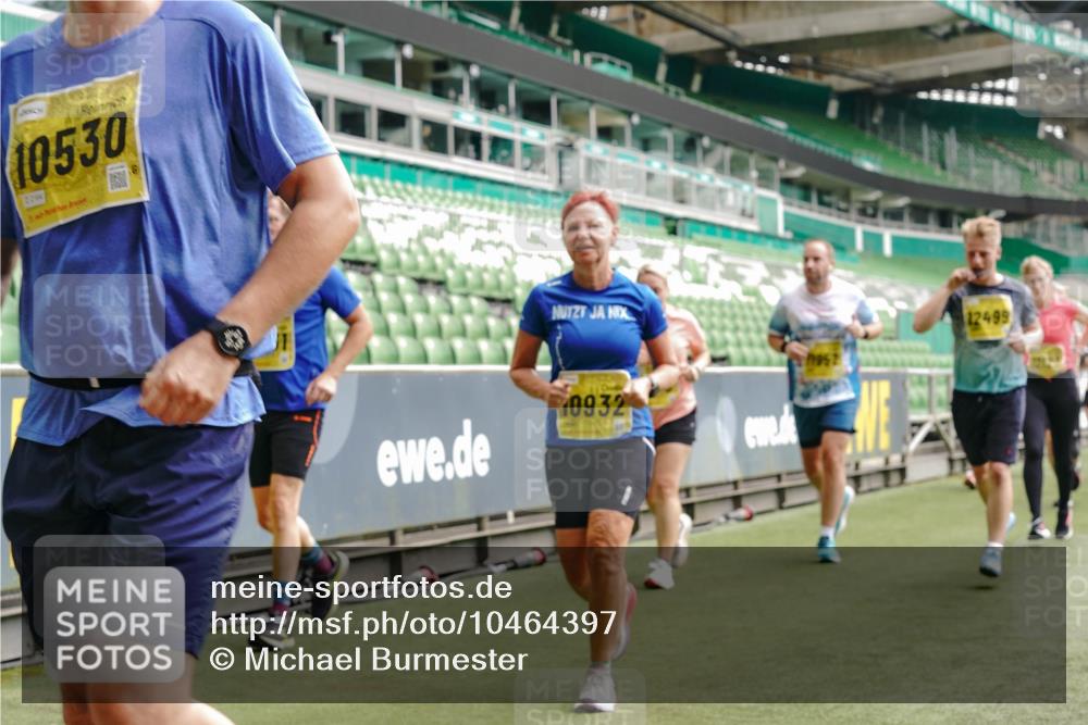 13.09.2026 - 21. swb-Marathon Bremen Michael Burmester http://msf.ph/oto/10464397 13.09.2026 10:35:10 Laufen im Stadion 10093, 10144, 10147, 10152, 10157, 10173, 10175, 10177, 10181, 10182, 10185, 10195, 10240, 10245, 10254, 10306, 10309, 10355, 10356, 10357, 10367, 10368, 10369, 10377, 10409, 10415, 10427, 10460, 10473, 10477, 10485, 10492, 10528, 10559, 10604, 10617, 10636, 10639, 10668, 10669, 10671, 10672, 10677, 10691, 10699, 10700, 10715, 10772, 10787, 10828, 10857, 10914, 10928, 11126, 11162, 11343, 11803, 11965, 10146, 10222 meine-sportfotos.de