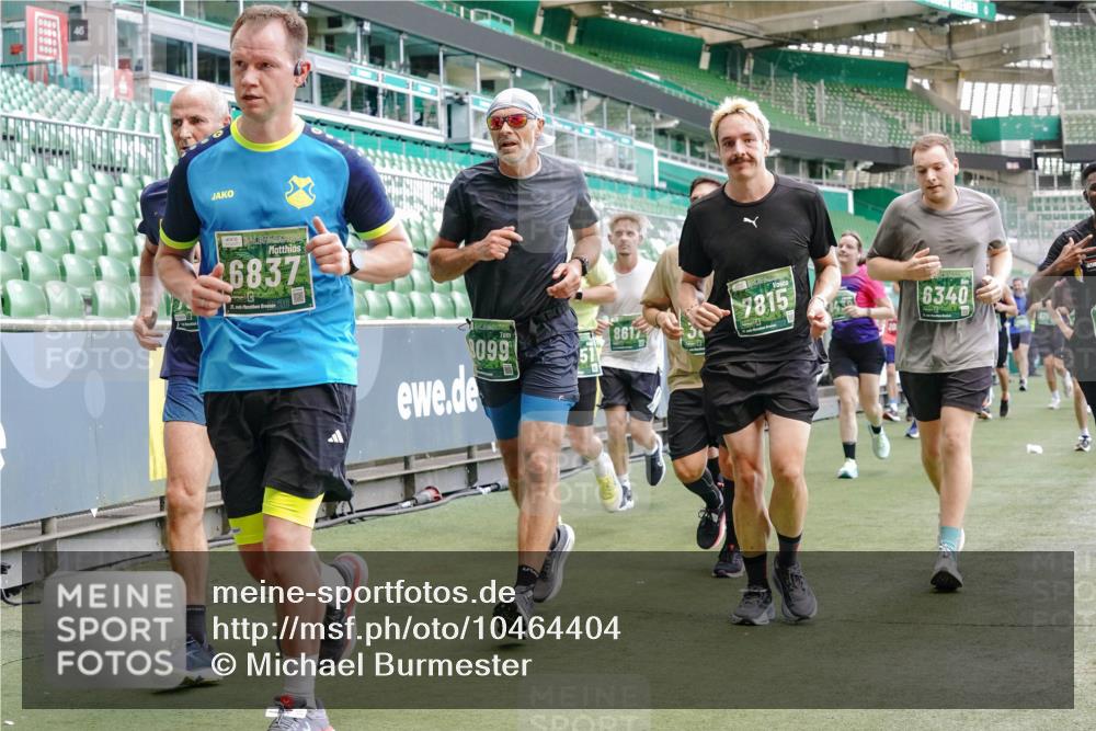 13.09.2026 - 21. swb-Marathon Bremen Michael Burmester http://msf.ph/oto/10464404 13.09.2026 13:12:59 Laufen im Stadion 118, 183, 270, 278, 349, 514, 576, 600, 695, 702, 703, 843, 933, 950, 1005, 1113, 1143, 1226, 1286, 1334, 1426, 1435, 1596, 1641, 1849, 1851, 1936, 1991, 2005, 2035, 2079, 2248, 2264, 2336, 2353, 2375, 2377, 2387, 2398, 2426, 2439, 2461, 2478, 2505, 2612, 2659, 2665, 2673, 2684, 2765, 2773, 2792, 2815, 2816, 2822, 2850, 2860, 2884, 2895, 2907, 2921, 2963, 2966, 2972, 2975, 2976, 3016, 3027, 3079, 3082, 3143, 3155, 3253, 3277, 3293, 3308, 3313, 3328, 3349, 3434 meine-sportfotos.de