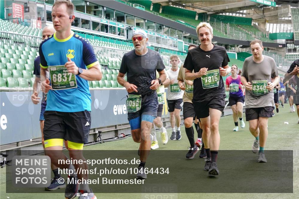 13.09.2026 - 21. swb-Marathon Bremen Michael Burmester http://msf.ph/oto/10464434 13.09.2026 13:12:59 Laufen im Stadion 118, 183, 270, 278, 349, 514, 576, 600, 695, 702, 703, 843, 933, 950, 1005, 1113, 1143, 1226, 1286, 1334, 1426, 1435, 1596, 1641, 1849, 1851, 1936, 1991, 2005, 2035, 2079, 2248, 2264, 2336, 2353, 2375, 2377, 2387, 2398, 2426, 2439, 2461, 2478, 2505, 2612, 2659, 2665, 2673, 2684, 2765, 2773, 2792, 2815, 2816, 2822, 2850, 2860, 2884, 2895, 2907, 2921, 2963, 2966, 2972, 2975, 2976, 3016, 3027, 3079, 3082, 3143, 3155, 3253, 3277, 3293, 3308, 3313, 3328, 3349, 3434 meine-sportfotos.de