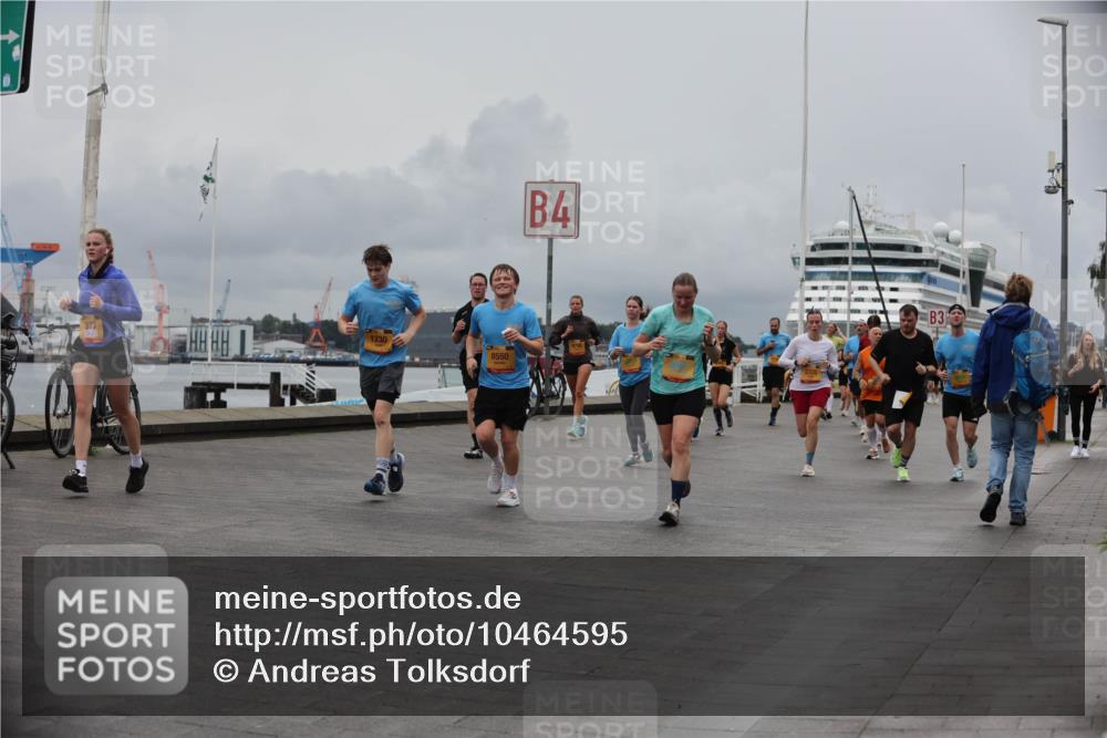 13.09.2026 - Kiel Lauf Andreas Tolksdorf http://msf.ph/oto/10464595 13.09.2026 12:04:59 Kiellinie 377, 1230, 8550, 4, 3 meine-sportfotos.de
