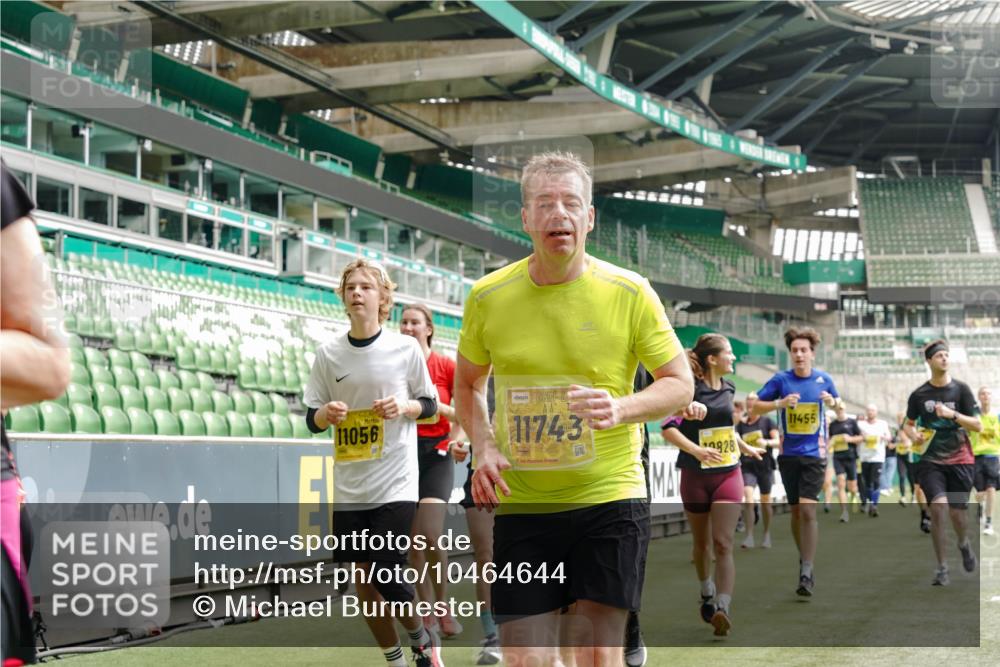 13.09.2026 - 21. swb-Marathon Bremen Michael Burmester http://msf.ph/oto/10464644 13.09.2026 10:35:14 Laufen im Stadion 10093, 10144, 10147, 10152, 10157, 10173, 10175, 10177, 10181, 10182, 10185, 10195, 10240, 10245, 10254, 10306, 10309, 10355, 10356, 10357, 10367, 10368, 10369, 10377, 10409, 10415, 10427, 10460, 10473, 10477, 10485, 10492, 10528, 10559, 10604, 10617, 10636, 10639, 10668, 10669, 10671, 10672, 10677, 10699, 10700, 10715, 10772, 10828, 10857, 10914, 10928, 11126, 11162, 11343, 11803, 11965, 10146, 10222 meine-sportfotos.de
