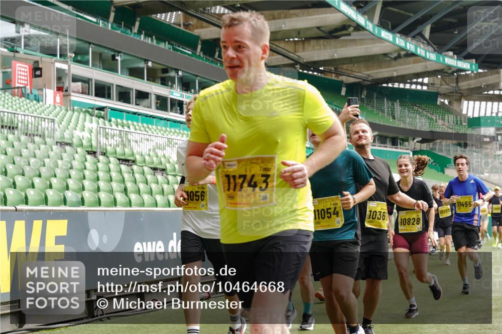 13.09.2026 - 21. swb-Marathon Bremen Michael Burmester http://msf.ph/oto/10464668 13.09.2026 10:35:15 Laufen im Stadion 10093, 10144, 10147, 10152, 10157, 10173, 10175, 10177, 10181, 10182, 10185, 10195, 10240, 10245, 10254, 10306, 10309, 10355, 10356, 10357, 10367, 10368, 10369, 10377, 10409, 10415, 10427, 10460, 10473, 10477, 10485, 10492, 10528, 10559, 10604, 10617, 10636, 10639, 10668, 10669, 10671, 10672, 10677, 10699, 10700, 10715, 10828, 10857, 10914, 10928, 11126, 11162, 11343, 11803, 11965, 10146, 10222 meine-sportfotos.de