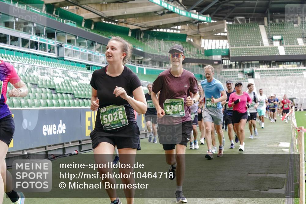 13.09.2026 - 21. swb-Marathon Bremen Michael Burmester http://msf.ph/oto/10464718 13.09.2026 13:13:03 Laufen im Stadion 118, 183, 270, 278, 349, 514, 576, 600, 695, 702, 703, 843, 933, 950, 1005, 1113, 1143, 1226, 1286, 1334, 1426, 1435, 1596, 1641, 1849, 1851, 1936, 1991, 2005, 2035, 2079, 2248, 2264, 2336, 2375, 2377, 2387, 2398, 2426, 2439, 2457, 2461, 2478, 2505, 2612, 2659, 2665, 2673, 2684, 2693, 2765, 2773, 2792, 2815, 2816, 2822, 2850, 2860, 2884, 2895, 2921, 2963, 2966, 2972, 2975, 3016, 3027, 3079, 3111, 3143, 3155, 3209, 3253, 3277, 3293, 3304, 3308, 3313, 3328, 3349, 3434 meine-sportfotos.de