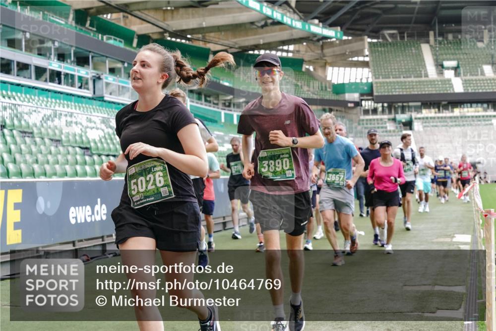 13.09.2026 - 21. swb-Marathon Bremen Michael Burmester http://msf.ph/oto/10464769 13.09.2026 13:13:03 Laufen im Stadion 118, 183, 270, 278, 349, 514, 576, 600, 695, 702, 703, 843, 933, 950, 1005, 1113, 1143, 1226, 1286, 1334, 1426, 1435, 1596, 1641, 1849, 1851, 1936, 1991, 2005, 2035, 2079, 2248, 2264, 2336, 2375, 2377, 2387, 2398, 2426, 2439, 2457, 2461, 2478, 2505, 2612, 2659, 2665, 2673, 2684, 2693, 2765, 2773, 2792, 2815, 2816, 2822, 2850, 2860, 2884, 2895, 2921, 2963, 2966, 2972, 2975, 3016, 3027, 3079, 3111, 3143, 3155, 3209, 3253, 3277, 3293, 3304, 3308, 3313, 3328, 3349, 3434 meine-sportfotos.de