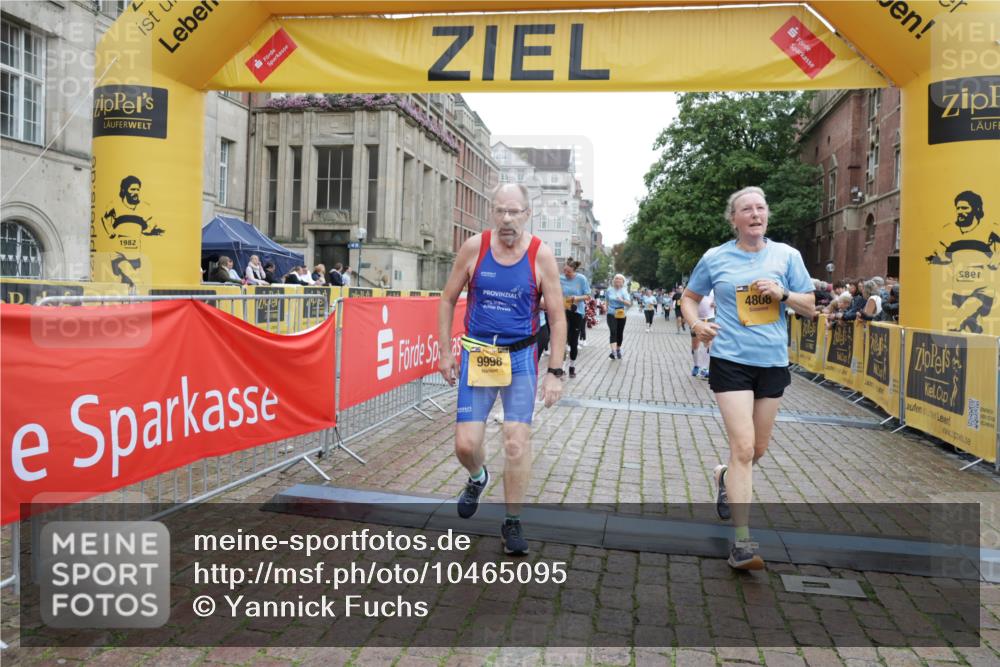 13.09.2026 - Kiel Lauf Yannick Fuchs http://msf.ph/oto/10465095 13.09.2026 09:57:46 Ziel 818, 1296, 2406, 3317, 4808, 8853, 9998, 10943, 1122, 2486, 3114, 3427, 4097, 4567, 5776, 6173, 6243, 6735, 6932, 7358, 7359, 7786, 8103, 8113, 11014, 11095, 11245, 12507, 5688, 6253, 8352, 130, 4568, 4631, 5468, 11042 meine-sportfotos.de