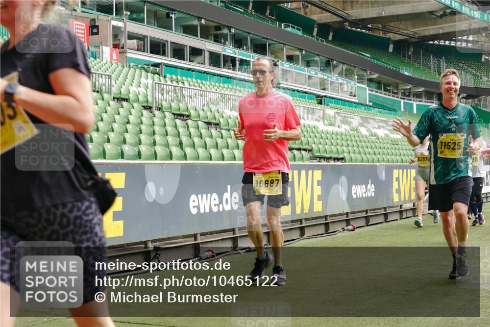 13.09.2026 - 21. swb-Marathon Bremen Michael Burmester http://msf.ph/oto/10465122 13.09.2026 10:35:21 Laufen im Stadion 10093, 10144, 10147, 10152, 10157, 10173, 10175, 10177, 10181, 10182, 10185, 10195, 10240, 10245, 10254, 10263, 10306, 10309, 10356, 10357, 10367, 10368, 10369, 10377, 10409, 10415, 10427, 10439, 10460, 10473, 10477, 10481, 10485, 10492, 10528, 10559, 10604, 10617, 10636, 10639, 10668, 10669, 10671, 10672, 10677, 10699, 10700, 10715, 10828, 10857, 10914, 10928, 11126, 11162, 11343, 11803, 11965, 10146, 10222 meine-sportfotos.de