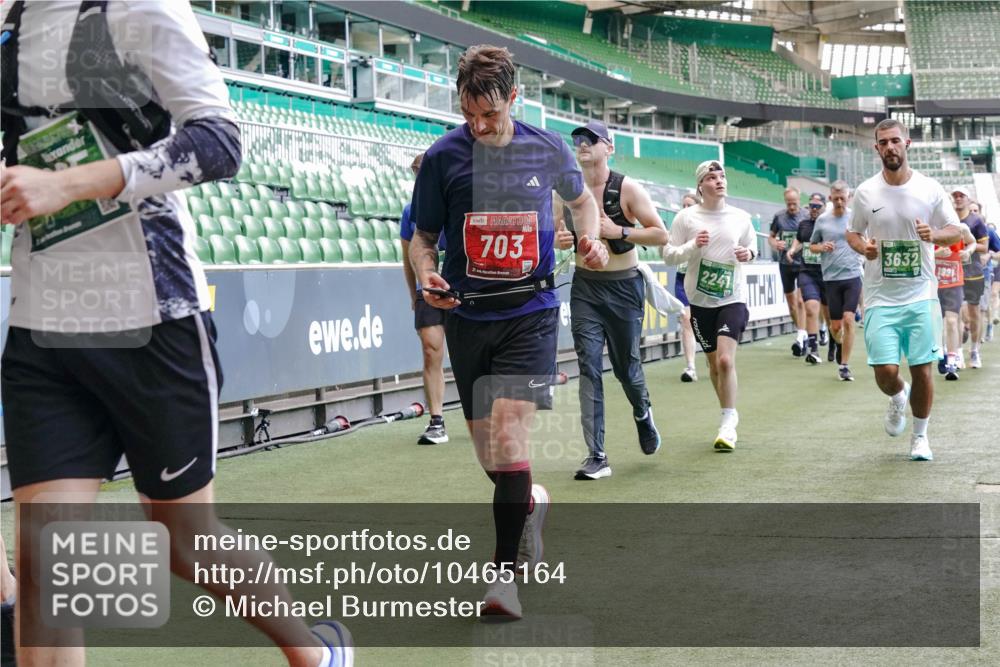 13.09.2026 - 21. swb-Marathon Bremen Michael Burmester http://msf.ph/oto/10465164 13.09.2026 13:13:09 Laufen im Stadion 118, 183, 270, 278, 349, 514, 576, 600, 631, 695, 702, 843, 933, 950, 1005, 1113, 1143, 1226, 1286, 1334, 1426, 1435, 1596, 1641, 1849, 1851, 1991, 2005, 2035, 2079, 2248, 2264, 2336, 2375, 2377, 2387, 2398, 2412, 2426, 2439, 2457, 2461, 2478, 2505, 2540, 2612, 2665, 2673, 2684, 2693, 2765, 2773, 2792, 2815, 2816, 2850, 2860, 2884, 2895, 2921, 2963, 2966, 2972, 2975, 3016, 3079, 3111, 3143, 3155, 3209, 3253, 3277, 3293, 3304, 3308, 3313, 3349, 3434 meine-sportfotos.de