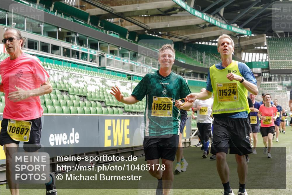 13.09.2026 - 21. swb-Marathon Bremen Michael Burmester http://msf.ph/oto/10465178 13.09.2026 10:35:22 Laufen im Stadion 10093, 10144, 10147, 10152, 10157, 10173, 10175, 10177, 10181, 10182, 10185, 10187, 10195, 10240, 10245, 10254, 10263, 10306, 10309, 10356, 10357, 10367, 10368, 10369, 10377, 10409, 10415, 10427, 10439, 10460, 10473, 10477, 10481, 10485, 10492, 10528, 10559, 10604, 10617, 10636, 10639, 10668, 10669, 10671, 10672, 10677, 10699, 10700, 10715, 10828, 10857, 10914, 10928, 11126, 11162, 11343, 11803, 11965, 10146, 10222 meine-sportfotos.de