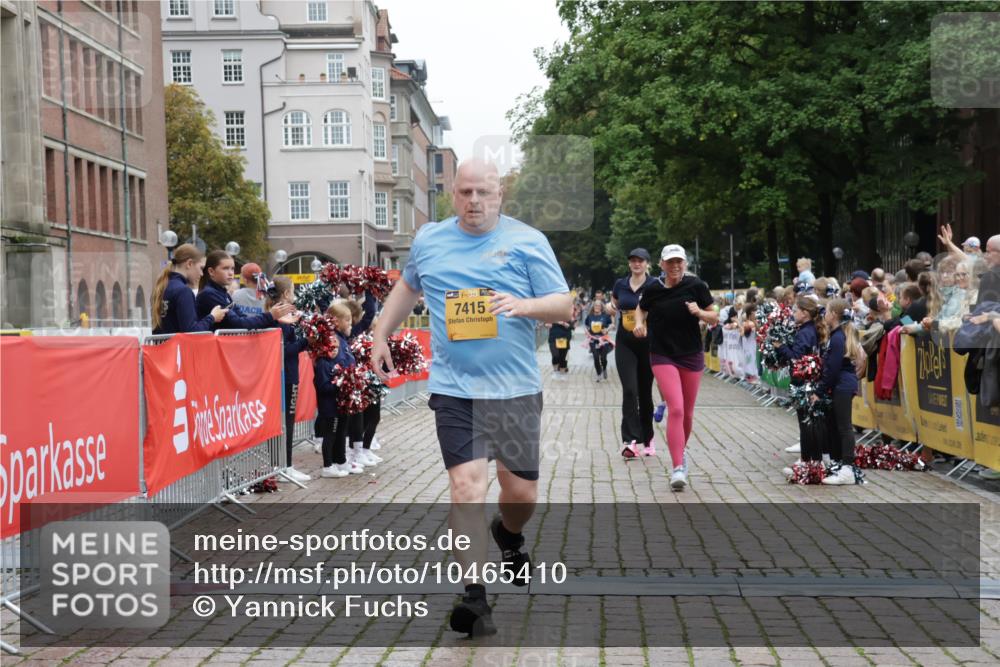 13.09.2026 - Kiel Lauf Yannick Fuchs http://msf.ph/oto/10465410 13.09.2026 09:58:35 Ziel 2103, 5872, 7415, 11463, 2014, 3279, 3302, 5524, 5738, 6253, 9087, 12561, 269, 3458, 6249, 10325, 10326, 10564, 5688, 6253 meine-sportfotos.de