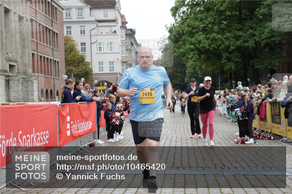 13.09.2026 - Kiel Lauf Yannick Fuchs http://msf.ph/oto/10465420 13.09.2026 09:58:35 Ziel 2103, 5872, 7415, 11463, 2014, 3279, 3302, 5524, 5738, 6253, 9087, 12561, 269, 3458, 6249, 10325, 10326, 10564, 5688, 6253 meine-sportfotos.de