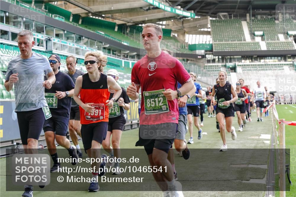 13.09.2026 - 21. swb-Marathon Bremen Michael Burmester http://msf.ph/oto/10465541 13.09.2026 13:13:14 Laufen im Stadion 118, 183, 270, 278, 349, 514, 576, 600, 631, 695, 702, 843, 933, 950, 1005, 1143, 1226, 1286, 1334, 1426, 1435, 1596, 1641, 1849, 1991, 2005, 2035, 2079, 2248, 2264, 2336, 2375, 2377, 2387, 2398, 2412, 2439, 2457, 2461, 2478, 2505, 2540, 2612, 2665, 2673, 2684, 2693, 2765, 2773, 2792, 2815, 2816, 2850, 2860, 2884, 2895, 2921, 2963, 2966, 2972, 2975, 3016, 3111, 3143, 3155, 3209, 3253, 3277, 3293, 3304, 3308, 3313, 3349, 3378, 3434, 3661 meine-sportfotos.de