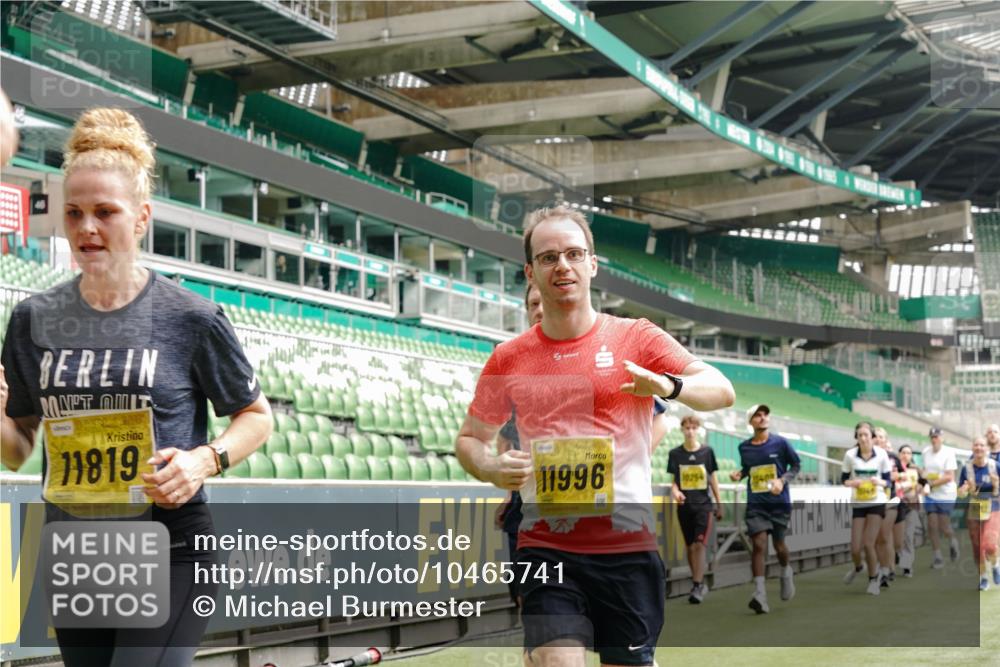 13.09.2026 - 21. swb-Marathon Bremen Michael Burmester http://msf.ph/oto/10465741 13.09.2026 10:35:29 Laufen im Stadion 10093, 10144, 10147, 10152, 10157, 10173, 10175, 10177, 10181, 10182, 10185, 10187, 10195, 10240, 10245, 10254, 10263, 10272, 10275, 10291, 10306, 10309, 10356, 10357, 10367, 10368, 10369, 10377, 10409, 10415, 10420, 10427, 10439, 10460, 10473, 10477, 10481, 10485, 10492, 10528, 10559, 10560, 10617, 10636, 10639, 10669, 10671, 10672, 10677, 10700, 10715, 10828, 10857, 10914, 10928, 11126, 11162, 11343, 11803, 11965, 10146, 10222 meine-sportfotos.de