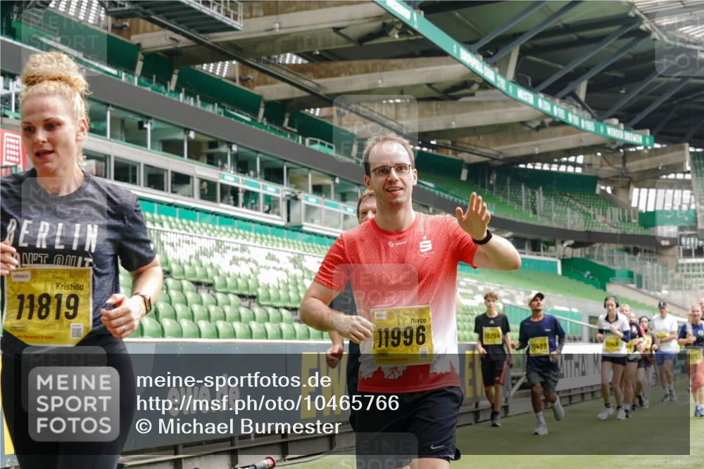 13.09.2026 - 21. swb-Marathon Bremen Michael Burmester http://msf.ph/oto/10465766 13.09.2026 10:35:29 Laufen im Stadion 10093, 10144, 10147, 10152, 10157, 10173, 10175, 10177, 10181, 10182, 10185, 10187, 10195, 10240, 10245, 10254, 10263, 10272, 10275, 10291, 10306, 10309, 10356, 10357, 10367, 10368, 10369, 10377, 10409, 10415, 10420, 10427, 10439, 10460, 10473, 10477, 10481, 10485, 10492, 10528, 10559, 10560, 10617, 10636, 10639, 10669, 10671, 10672, 10677, 10700, 10715, 10828, 10857, 10914, 10928, 11126, 11162, 11343, 11803, 11965, 10146, 10222 meine-sportfotos.de