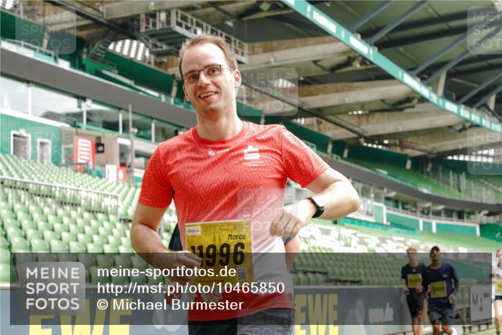 13.09.2026 - 21. swb-Marathon Bremen Michael Burmester http://msf.ph/oto/10465850 13.09.2026 10:35:30 Laufen im Stadion 10093, 10144, 10147, 10152, 10157, 10173, 10175, 10177, 10181, 10182, 10185, 10187, 10195, 10240, 10245, 10254, 10263, 10272, 10275, 10291, 10306, 10309, 10356, 10357, 10367, 10368, 10369, 10377, 10382, 10409, 10415, 10420, 10427, 10439, 10460, 10473, 10477, 10481, 10485, 10492, 10528, 10559, 10560, 10617, 10636, 10639, 10669, 10671, 10672, 10677, 10700, 10715, 10828, 10857, 10914, 10928, 11126, 11162, 11343, 11803, 11965, 10146, 10222 meine-sportfotos.de
