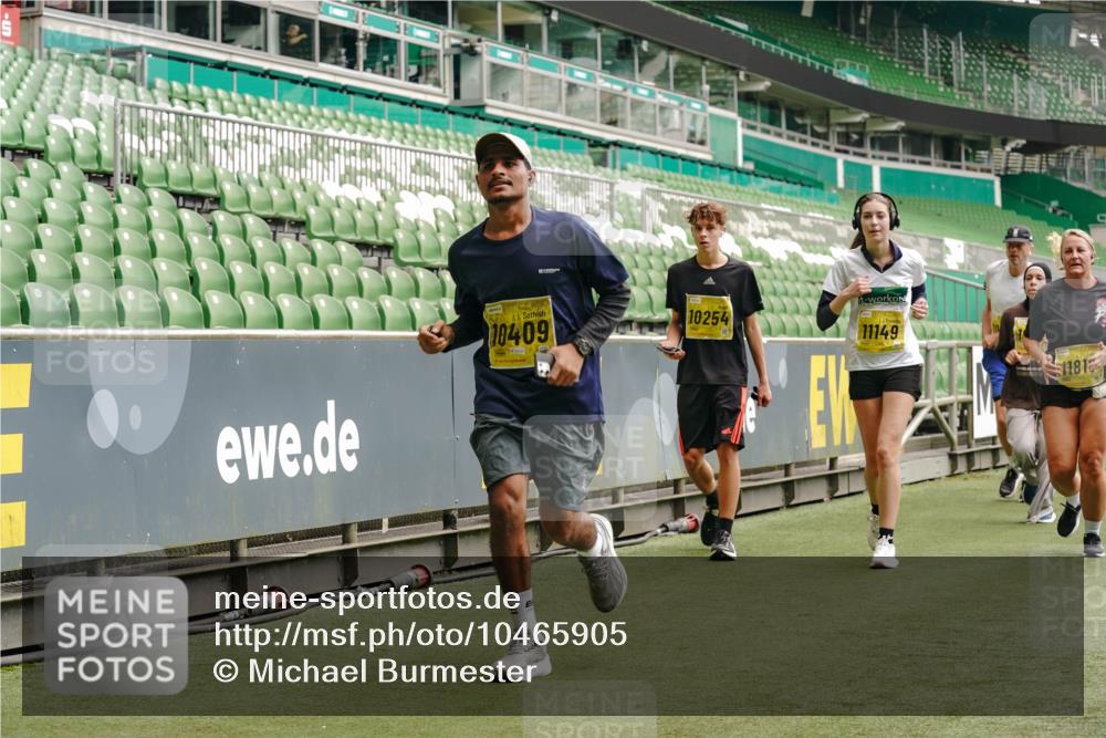 13.09.2026 - 21. swb-Marathon Bremen Michael Burmester http://msf.ph/oto/10465905 13.09.2026 10:35:32 Laufen im Stadion 10093, 10144, 10147, 10152, 10157, 10160, 10173, 10175, 10181, 10182, 10185, 10187, 10195, 10245, 10251, 10254, 10263, 10272, 10275, 10291, 10306, 10309, 10356, 10357, 10367, 10368, 10369, 10377, 10382, 10409, 10415, 10420, 10427, 10439, 10460, 10473, 10477, 10481, 10485, 10492, 10528, 10559, 10560, 10607, 10617, 10636, 10639, 10669, 10671, 10672, 10677, 10700, 10715, 10828, 10914, 10928, 11126, 11162, 11343, 11803, 11965, 10146, 10222 meine-sportfotos.de