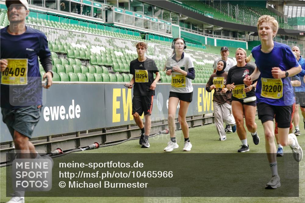 13.09.2026 - 21. swb-Marathon Bremen Michael Burmester http://msf.ph/oto/10465966 13.09.2026 10:35:33 Laufen im Stadion 10093, 10144, 10147, 10152, 10157, 10160, 10173, 10175, 10181, 10182, 10185, 10187, 10195, 10245, 10251, 10254, 10263, 10272, 10275, 10291, 10306, 10309, 10356, 10357, 10367, 10368, 10369, 10377, 10382, 10409, 10420, 10427, 10439, 10460, 10473, 10477, 10481, 10485, 10492, 10528, 10559, 10560, 10607, 10617, 10636, 10639, 10669, 10671, 10672, 10677, 10700, 10715, 10828, 10914, 10928, 11126, 11162, 11343, 11803, 11965, 10146, 10222 meine-sportfotos.de