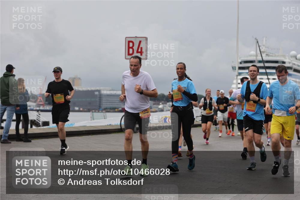13.09.2026 - Kiel Lauf Andreas Tolksdorf http://msf.ph/oto/10466028 13.09.2026 12:06:52 Kiellinie 10880, 4, 7047, 8740, 10978 meine-sportfotos.de