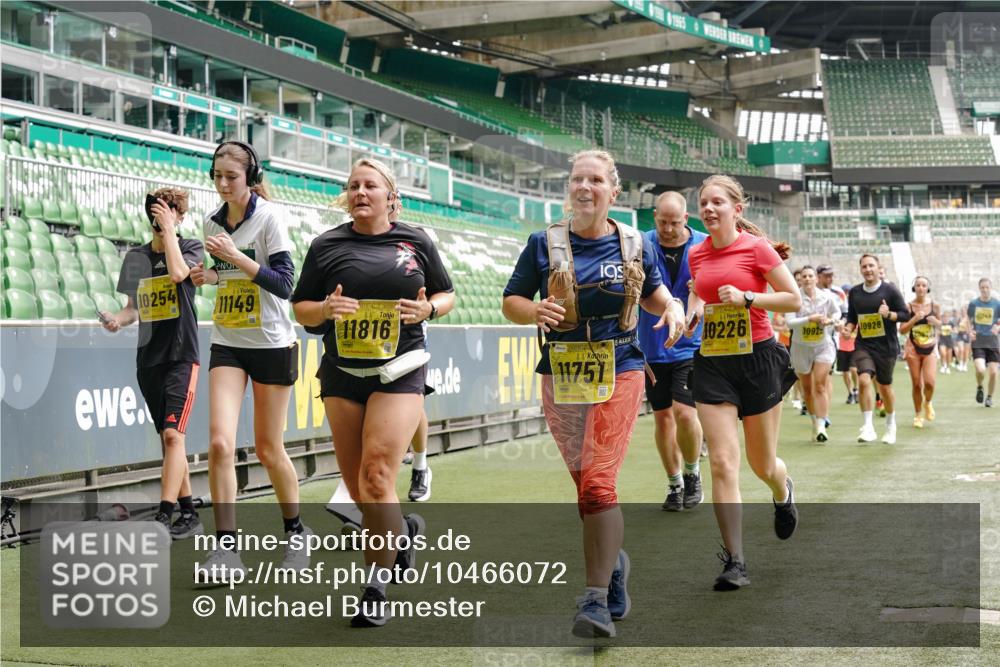 13.09.2026 - 21. swb-Marathon Bremen Michael Burmester http://msf.ph/oto/10466072 13.09.2026 10:35:34 Laufen im Stadion 10093, 10144, 10147, 10152, 10157, 10160, 10173, 10175, 10181, 10182, 10185, 10187, 10195, 10245, 10251, 10254, 10263, 10272, 10275, 10291, 10306, 10309, 10356, 10357, 10367, 10368, 10369, 10377, 10382, 10409, 10420, 10427, 10439, 10460, 10473, 10477, 10481, 10485, 10492, 10528, 10559, 10560, 10607, 10617, 10636, 10639, 10669, 10671, 10672, 10677, 10700, 10715, 10828, 10914, 10928, 11126, 11162, 11343, 11803, 11965, 10146, 10222 meine-sportfotos.de