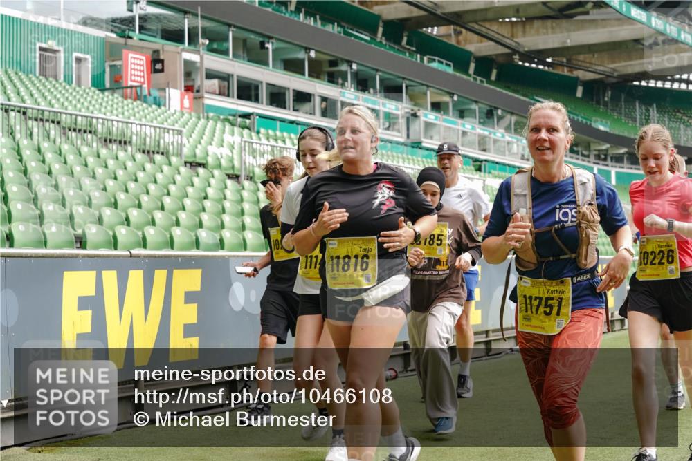 13.09.2026 - 21. swb-Marathon Bremen Michael Burmester http://msf.ph/oto/10466108 13.09.2026 10:35:35 Laufen im Stadion 10093, 10144, 10147, 10152, 10157, 10160, 10173, 10175, 10181, 10182, 10185, 10187, 10195, 10245, 10251, 10254, 10263, 10272, 10275, 10291, 10306, 10309, 10356, 10357, 10367, 10368, 10369, 10377, 10382, 10403, 10409, 10420, 10427, 10439, 10460, 10473, 10477, 10481, 10485, 10492, 10528, 10559, 10560, 10607, 10617, 10636, 10639, 10669, 10671, 10672, 10677, 10700, 10715, 10828, 10914, 10928, 11126, 11162, 11343, 11803, 11965, 10146, 10222 meine-sportfotos.de