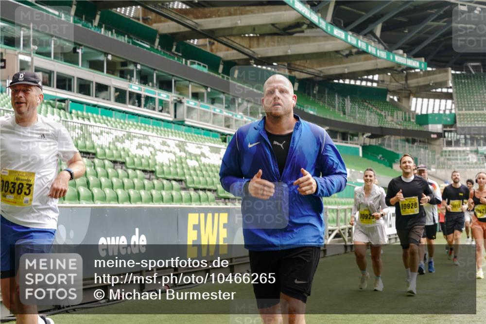 13.09.2026 - 21. swb-Marathon Bremen Michael Burmester http://msf.ph/oto/10466265 13.09.2026 10:35:37 Laufen im Stadion 10093, 10144, 10147, 10152, 10157, 10160, 10173, 10175, 10181, 10182, 10185, 10187, 10195, 10245, 10251, 10263, 10272, 10275, 10278, 10291, 10306, 10309, 10338, 10356, 10357, 10367, 10368, 10369, 10377, 10382, 10403, 10409, 10420, 10427, 10439, 10460, 10473, 10477, 10481, 10485, 10492, 10528, 10559, 10560, 10569, 10607, 10617, 10636, 10639, 10669, 10671, 10672, 10677, 10700, 10715, 10828, 10914, 10928, 11126, 11162, 11343, 11803, 11965, 10146, 10222 meine-sportfotos.de