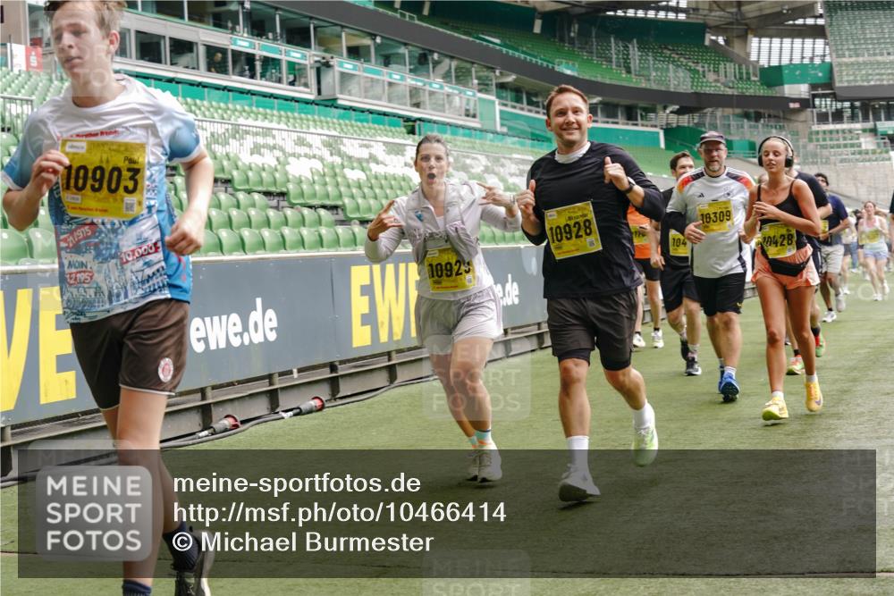 13.09.2026 - 21. swb-Marathon Bremen Michael Burmester http://msf.ph/oto/10466414 13.09.2026 10:35:39 Laufen im Stadion 10093, 10144, 10147, 10152, 10157, 10160, 10173, 10175, 10181, 10182, 10185, 10187, 10195, 10245, 10251, 10263, 10272, 10275, 10278, 10291, 10306, 10309, 10338, 10356, 10357, 10367, 10368, 10369, 10377, 10382, 10403, 10409, 10420, 10427, 10439, 10473, 10477, 10481, 10485, 10492, 10528, 10559, 10560, 10569, 10607, 10617, 10636, 10639, 10669, 10671, 10672, 10677, 10700, 10715, 10828, 10914, 10928, 11126, 11162, 11343, 11803, 11965, 10146, 10222 meine-sportfotos.de