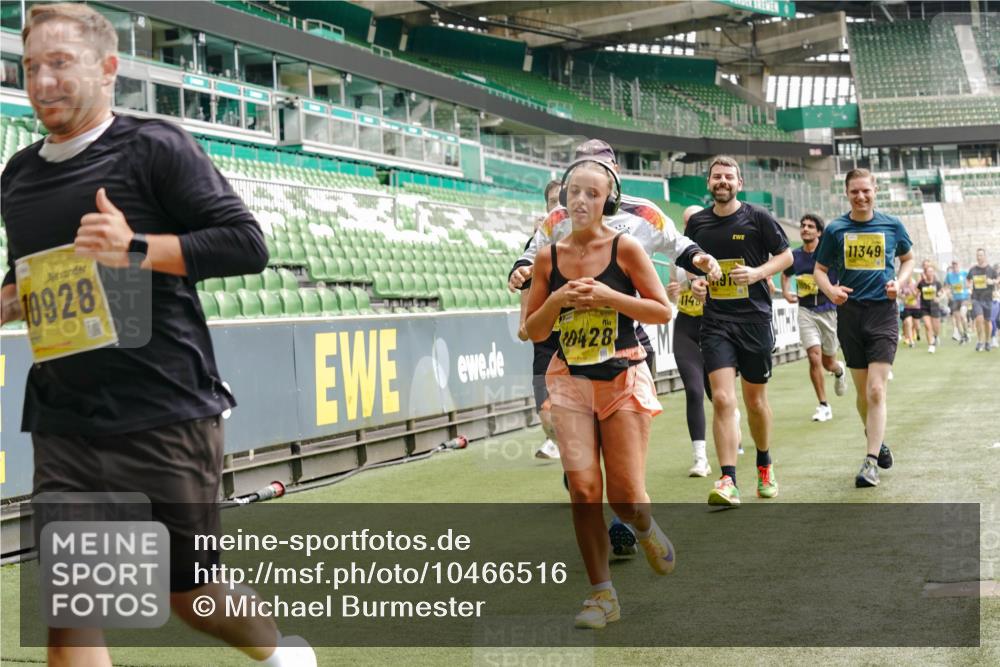 13.09.2026 - 21. swb-Marathon Bremen Michael Burmester http://msf.ph/oto/10466516 13.09.2026 10:35:40 Laufen im Stadion 10093, 10144, 10147, 10152, 10157, 10160, 10173, 10175, 10181, 10182, 10185, 10187, 10195, 10245, 10251, 10263, 10272, 10275, 10278, 10291, 10306, 10309, 10338, 10356, 10357, 10367, 10368, 10369, 10377, 10382, 10403, 10409, 10411, 10420, 10427, 10439, 10473, 10477, 10481, 10485, 10492, 10528, 10531, 10559, 10560, 10569, 10607, 10617, 10636, 10639, 10669, 10671, 10672, 10677, 10700, 10715, 10828, 10914, 10928, 11126, 11162, 11343, 11803, 11965, 10146, 10222 meine-sportfotos.de
