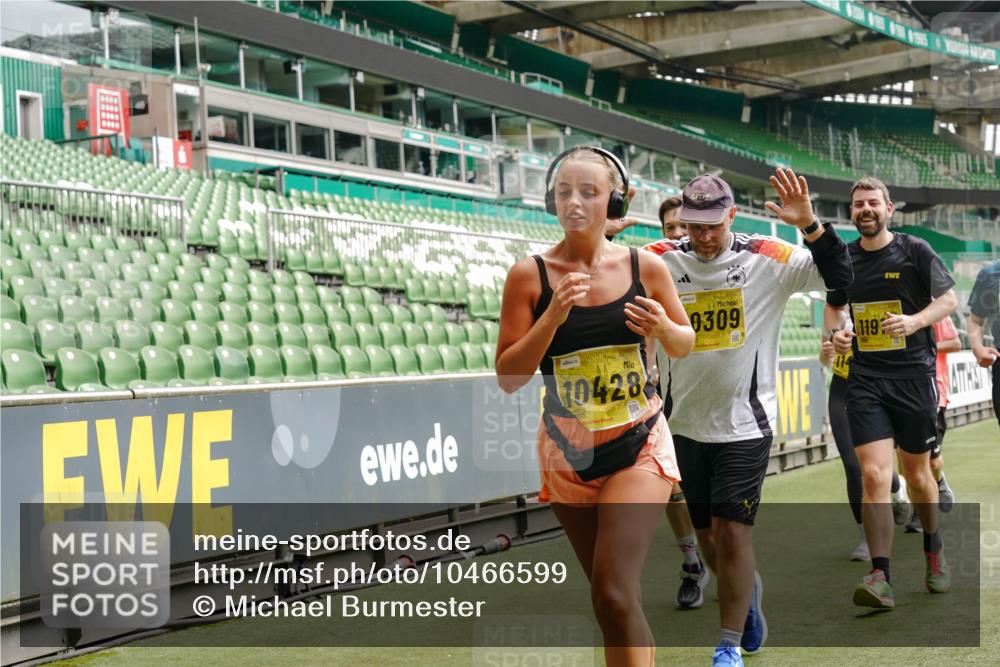 13.09.2026 - 21. swb-Marathon Bremen Michael Burmester http://msf.ph/oto/10466599 13.09.2026 10:35:41 Laufen im Stadion 10093, 10144, 10147, 10152, 10157, 10160, 10173, 10175, 10181, 10182, 10185, 10187, 10195, 10245, 10251, 10263, 10272, 10275, 10278, 10291, 10306, 10309, 10338, 10356, 10357, 10367, 10368, 10369, 10377, 10382, 10403, 10409, 10411, 10420, 10427, 10439, 10473, 10477, 10481, 10485, 10492, 10528, 10531, 10559, 10560, 10569, 10607, 10617, 10636, 10639, 10669, 10671, 10672, 10677, 10715, 10828, 10914, 10928, 11126, 11162, 11343, 11803, 11965, 10146, 10222 meine-sportfotos.de
