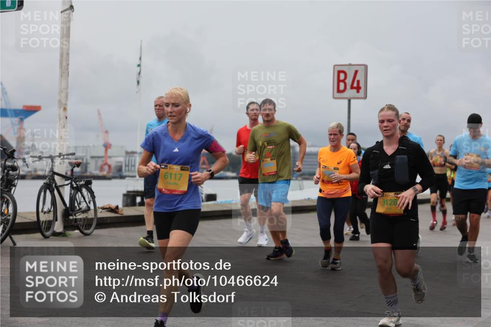 13.09.2026 - Kiel Lauf Andreas Tolksdorf http://msf.ph/oto/10466624 13.09.2026 12:07:17 Kiellinie 1, 3973, 6117, 4, 384, 3128 meine-sportfotos.de