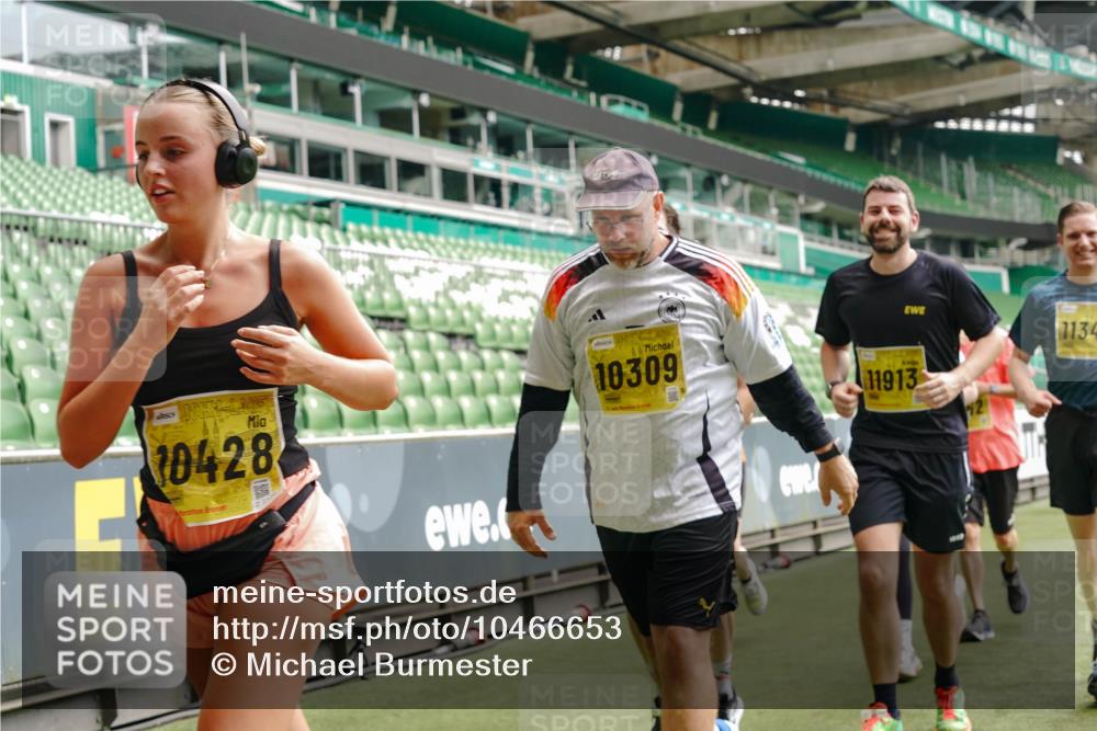 13.09.2026 - 21. swb-Marathon Bremen Michael Burmester http://msf.ph/oto/10466653 13.09.2026 10:35:42 Laufen im Stadion 10093, 10144, 10147, 10152, 10157, 10160, 10173, 10175, 10181, 10182, 10185, 10187, 10195, 10245, 10251, 10263, 10272, 10275, 10278, 10291, 10306, 10309, 10338, 10356, 10357, 10367, 10368, 10369, 10377, 10382, 10403, 10409, 10411, 10420, 10427, 10439, 10473, 10477, 10481, 10485, 10492, 10528, 10531, 10559, 10560, 10569, 10607, 10617, 10636, 10639, 10669, 10671, 10672, 10677, 10715, 10828, 10914, 10928, 11162, 11343, 11803, 11965, 10146, 10222 meine-sportfotos.de
