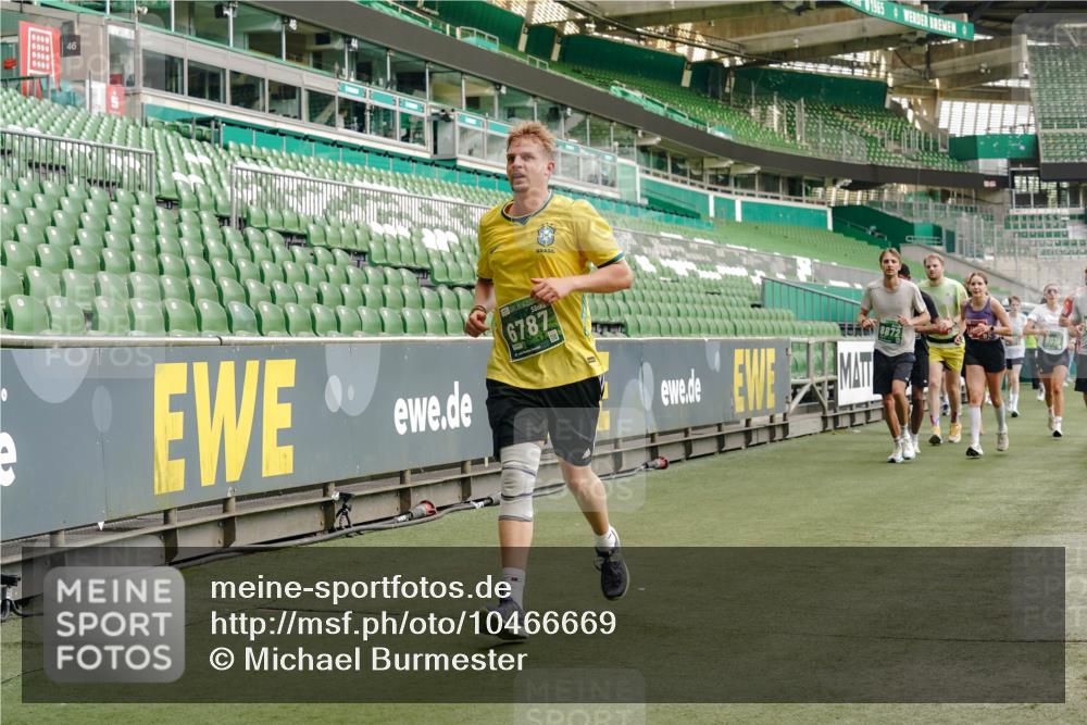 13.09.2026 - 21. swb-Marathon Bremen Michael Burmester http://msf.ph/oto/10466669 13.09.2026 12:56:59 Laufen im Stadion 307, 334, 411, 431, 465, 655, 769, 776, 854, 857, 876, 909, 913, 926, 948, 1010, 1058, 1130, 1254, 1535, 1537, 1601, 1645, 1750, 1809, 1881, 1900, 1972, 2001, 2040, 2051, 2075, 2122, 2260, 2324, 2371, 2402, 2423, 2473, 2493, 2535, 2604, 2634, 2640, 2671, 2761, 2812, 2903, 2904, 2948, 3051, 3057, 3078, 3119, 3182, 3192, 3202, 3290, 3348, 3411, 3450, 3458, 3508, 3514, 3634, 3685, 3690, 3760, 3813, 3866, 3939, 4101, 4135, 4171, 4316, 4319, 4413, 4455, 4479, 4733, 5277, 5430, 5530 meine-sportfotos.de
