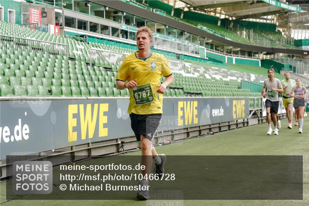 13.09.2026 - 21. swb-Marathon Bremen Michael Burmester http://msf.ph/oto/10466728 13.09.2026 12:57:00 Laufen im Stadion 307, 334, 411, 431, 465, 655, 769, 776, 854, 857, 876, 909, 926, 948, 1010, 1058, 1130, 1254, 1535, 1537, 1601, 1645, 1750, 1752, 1809, 1881, 1900, 1972, 2001, 2040, 2051, 2075, 2122, 2260, 2324, 2371, 2402, 2423, 2473, 2493, 2535, 2604, 2634, 2640, 2671, 2761, 2812, 2903, 2904, 2948, 3051, 3078, 3119, 3182, 3192, 3202, 3290, 3348, 3411, 3450, 3458, 3508, 3514, 3634, 3685, 3690, 3760, 3813, 3866, 3939, 4101, 4135, 4171, 4316, 4319, 4413, 4455, 4479, 4733, 5277, 5430, 5530 meine-sportfotos.de