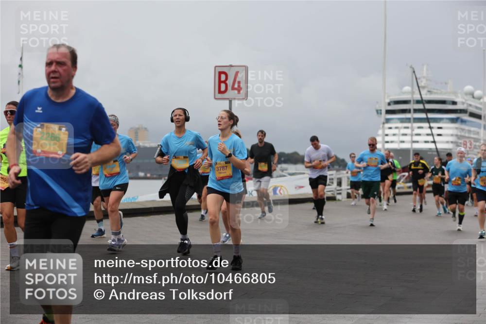 13.09.2026 - Kiel Lauf Andreas Tolksdorf http://msf.ph/oto/10466805 13.09.2026 12:07:24 Kiellinie 2529, 2266, 4, 3787, 83 meine-sportfotos.de