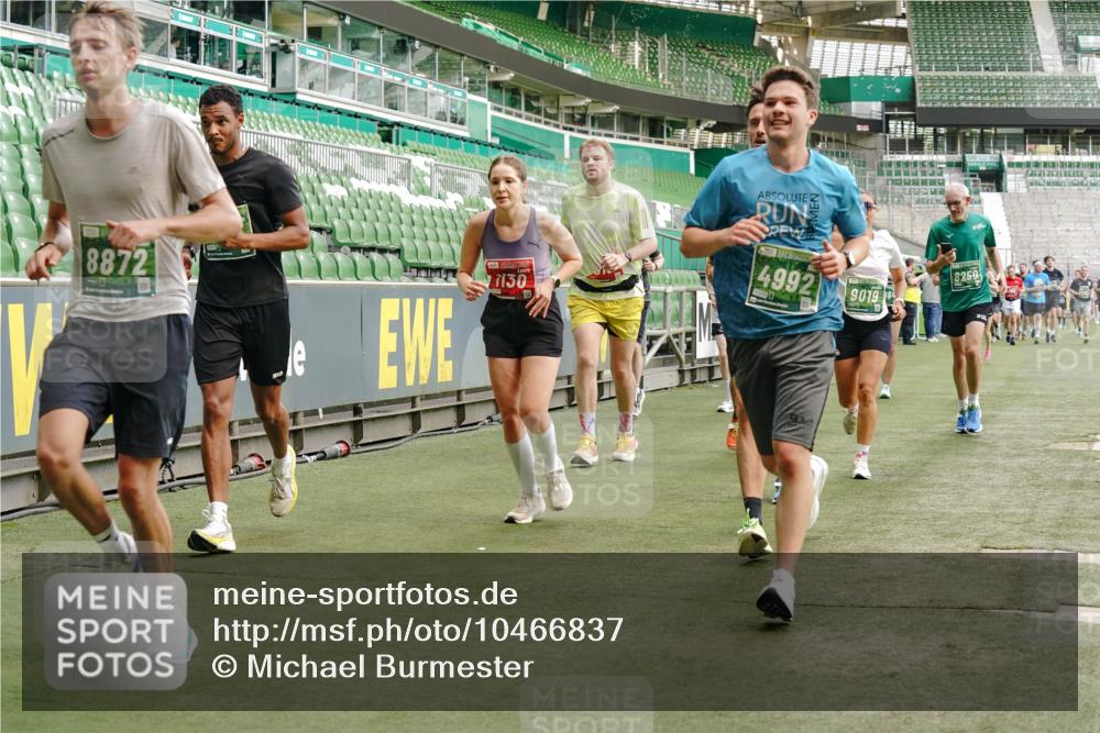 13.09.2026 - 21. swb-Marathon Bremen Michael Burmester http://msf.ph/oto/10466837 13.09.2026 12:57:03 Laufen im Stadion 307, 334, 411, 431, 465, 655, 769, 776, 854, 857, 876, 909, 926, 948, 1010, 1130, 1254, 1535, 1537, 1601, 1750, 1752, 1809, 1881, 1900, 1972, 2001, 2040, 2051, 2075, 2122, 2260, 2324, 2371, 2402, 2423, 2473, 2493, 2535, 2604, 2634, 2640, 2671, 2761, 2812, 2903, 2904, 2948, 3051, 3078, 3119, 3182, 3202, 3290, 3348, 3411, 3450, 3458, 3508, 3514, 3634, 3685, 3690, 3760, 3813, 3866, 3939, 4101, 4135, 4171, 4316, 4319, 4413, 4455, 4479, 4733, 5277, 5430 meine-sportfotos.de