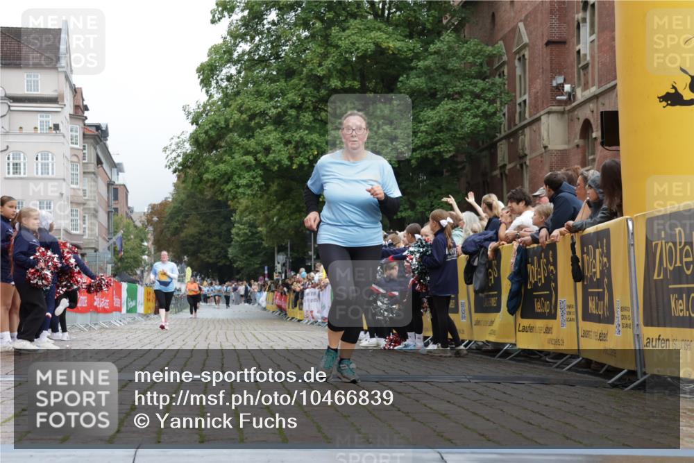 13.09.2026 - Kiel Lauf Yannick Fuchs http://msf.ph/oto/10466839 13.09.2026 10:01:51 Ziel 4702, 2574, 6719, 8730, 844, 6719, 8730 meine-sportfotos.de