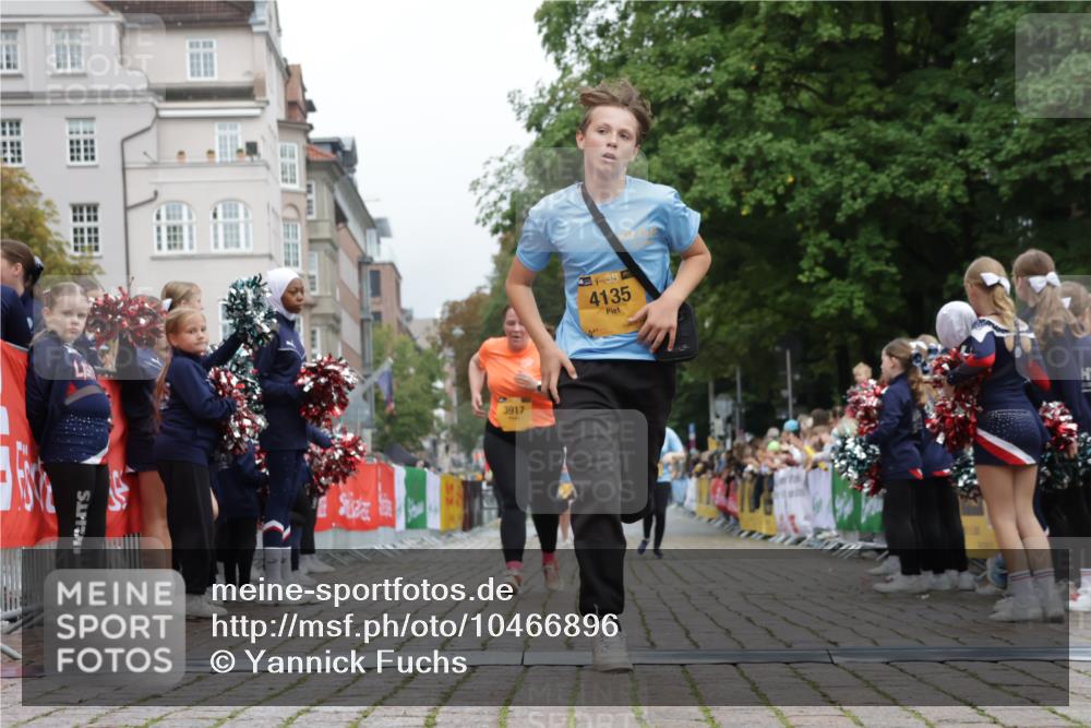 13.09.2026 - Kiel Lauf Yannick Fuchs http://msf.ph/oto/10466896 13.09.2026 10:02:17 Ziel 3917, 4135, 8297, 844, 4702, 129, 565, 3131, 4673 meine-sportfotos.de