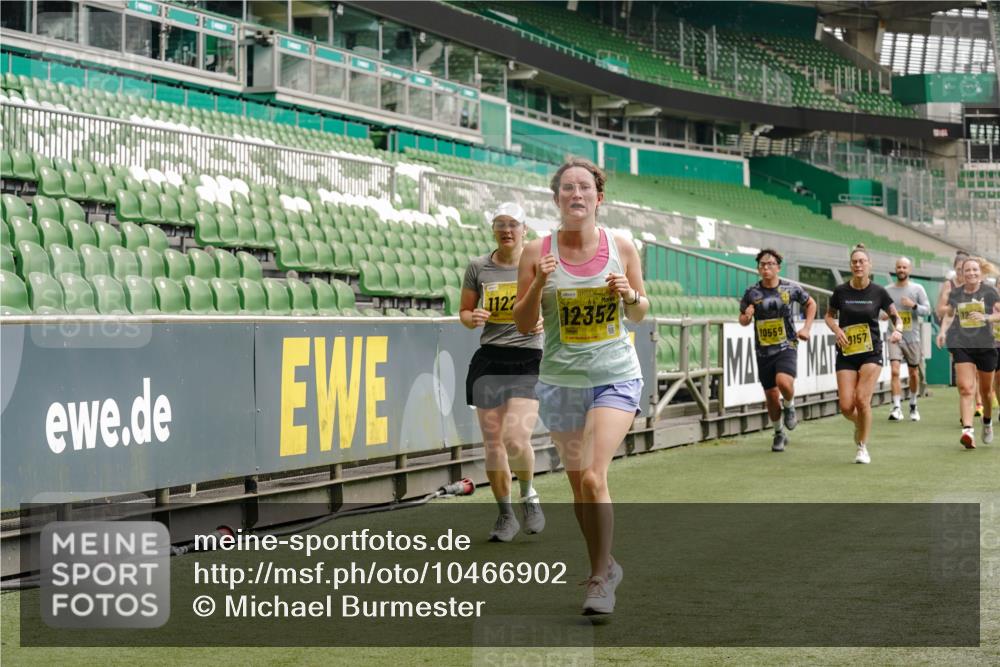 13.09.2026 - 21. swb-Marathon Bremen Michael Burmester http://msf.ph/oto/10466902 13.09.2026 10:35:46 Laufen im Stadion 10093, 10144, 10147, 10152, 10157, 10160, 10173, 10175, 10181, 10182, 10185, 10187, 10195, 10245, 10251, 10263, 10272, 10275, 10278, 10291, 10306, 10309, 10338, 10356, 10357, 10367, 10368, 10369, 10377, 10382, 10403, 10409, 10411, 10420, 10427, 10439, 10473, 10477, 10481, 10485, 10492, 10528, 10531, 10559, 10560, 10569, 10607, 10617, 10636, 10639, 10669, 10671, 10672, 10677, 10715, 10828, 10914, 10928, 11162, 11343, 11803, 11965, 10146, 10222 meine-sportfotos.de