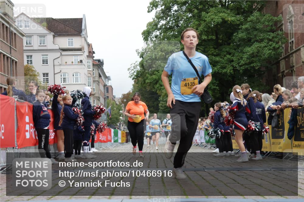 13.09.2026 - Kiel Lauf Yannick Fuchs http://msf.ph/oto/10466916 13.09.2026 10:02:17 Ziel 3917, 4135, 8297, 844, 4702, 129, 565, 3131, 4673 meine-sportfotos.de